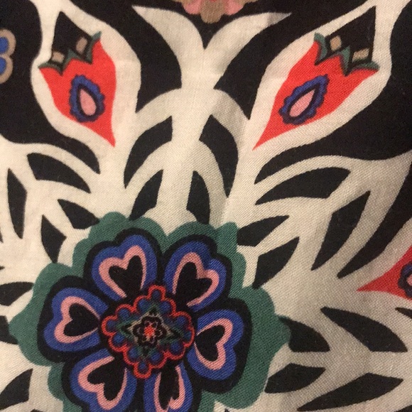 Aztec Designed Light & Airy Blouse - Picture 6 of 7